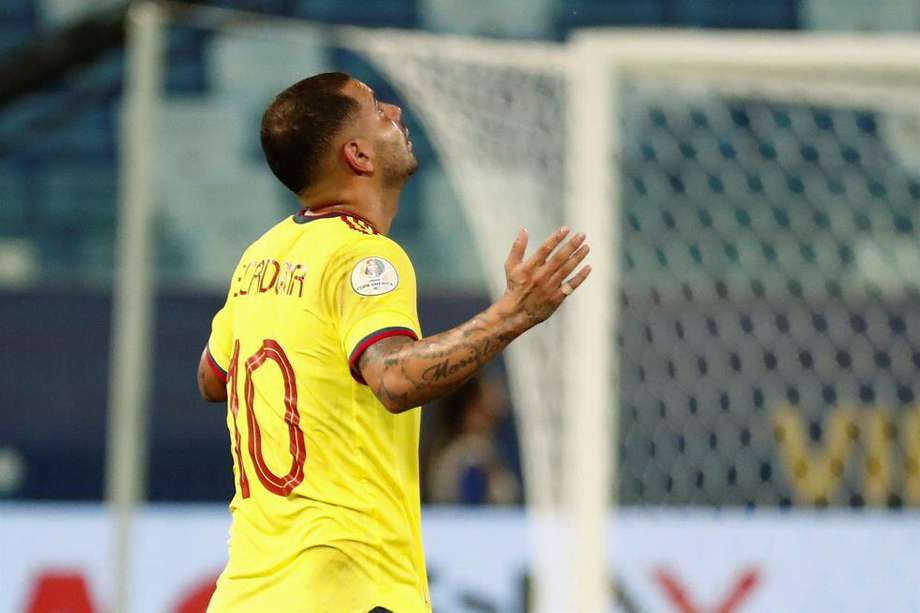 Edwin Cardona celebra el gol de la victoria de Colombia en el debut de la Copa América.