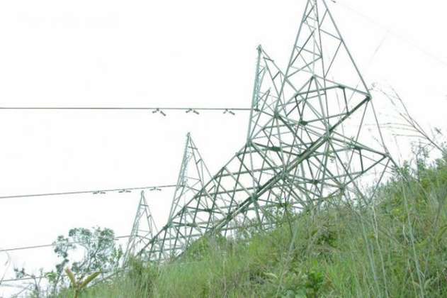 Nuevo atentado de las Farc contra torres de energía deja sin luz a más de tres municipios 