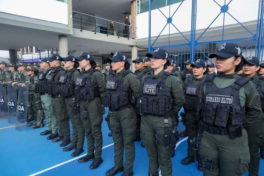 Un nuevo refuerzo policial entra a combatir la inseguridad en Bogotá. Algunos efectivos vienen de hacer labores administrativas, una apuesta que adelanta el Gobierno y la Policía Naciona, ¿funcionará?
