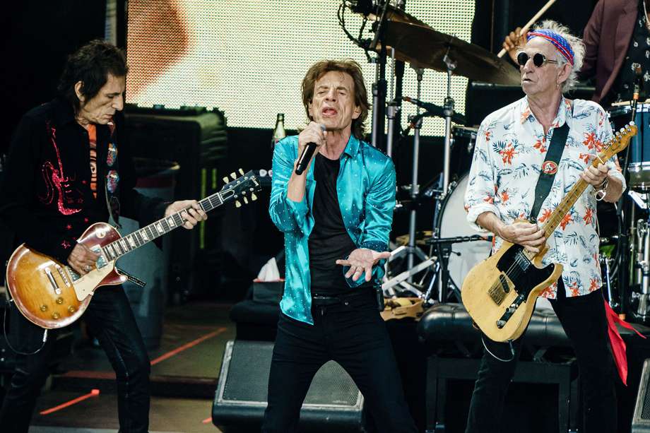 Ronnie Wood, el vocalista principal Mick Jagger y Keith Richards de la banda británica The Rolling Stones actúan durante la sala de conciertos Waldbuehne, en Berlín, Alemania, 03 de agosto 2022.