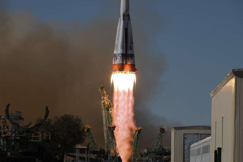 Despegue de la nave rusa Soyuz MS-19 con destino a la Estación Espacial Internacional. 