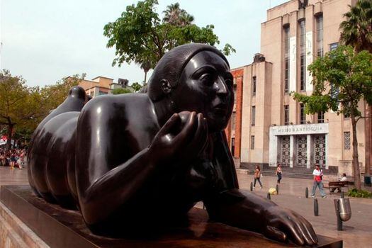Restauran en Colombia 27 esculturas de Botero exhibidas en Medellín.
