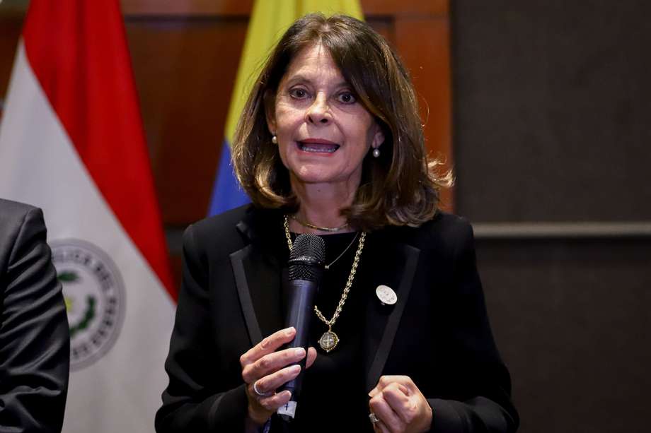 Desmintiendo los rumores de su renuncia, Marta Lucía Ramírez aseguró que el empalme de la Vicepresidencia y del Ministerio de Relaciones Exteriores con el gobierno electo "ha fluido satisfactoriamente".