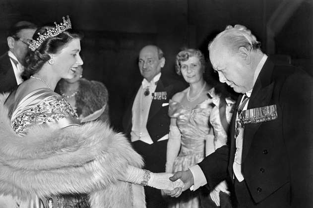 La reina Isabel II y Winston Churchill, entre la política y la muerte