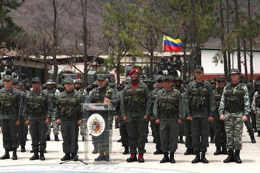 El ministro de Defensa de Venezuela, Vladimir Padrino, expresó este domingo lealtad absoluta al presidente Nicolás Maduro luego de rechazar la incursión de un grupo de "mercenarios terroristas" que, según el Gobierno, pretendía invadir el país a través de las costas cercanas a Caracas. / EFE