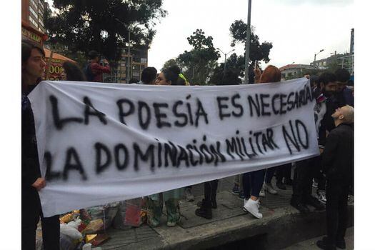 Uno de los principales pedidos del sector cultural colombiano es el cese a la dispersión de las protestas pacíficas por medio de gases y aturdidoras.  / Joseph Casañas 