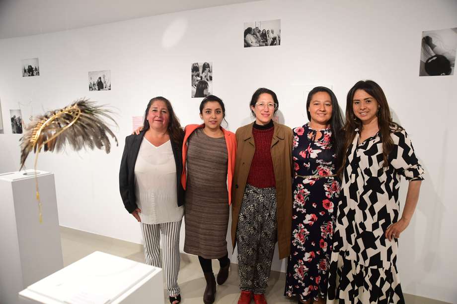 En la exposición participan diez joyeras que trabajaron con diez mujeres víctimas del conflicto armado y lideresas.