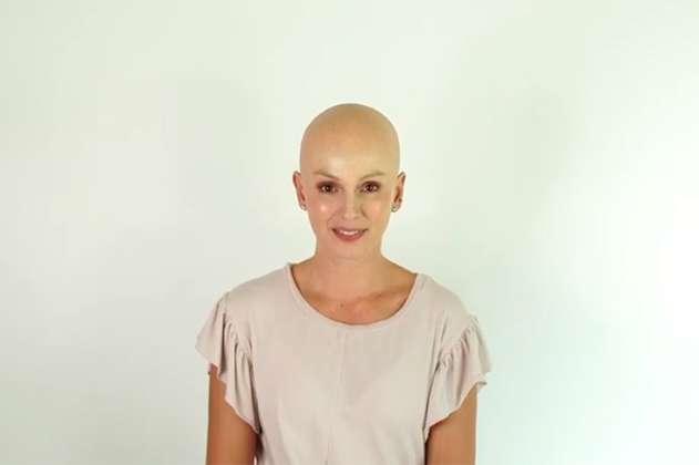 Claudia Bahamón se rapa para hablar de cáncer de seno