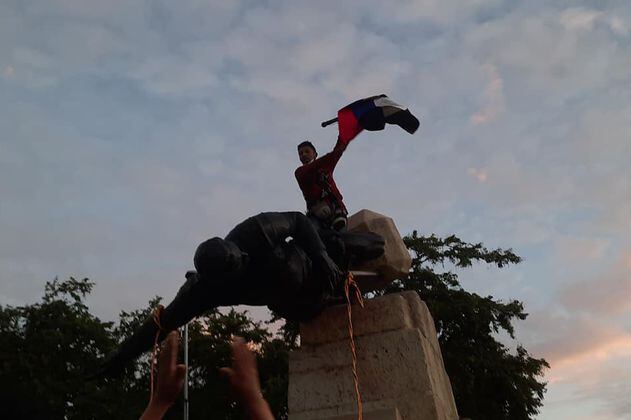 Paro Nacional en Cali: pueblo Misak derribó la estatua de Sebastián de Belalcázar