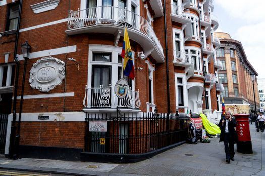 Julian Assange vivió en la embajada de Ecuador en Londres durante siete años. / AFP