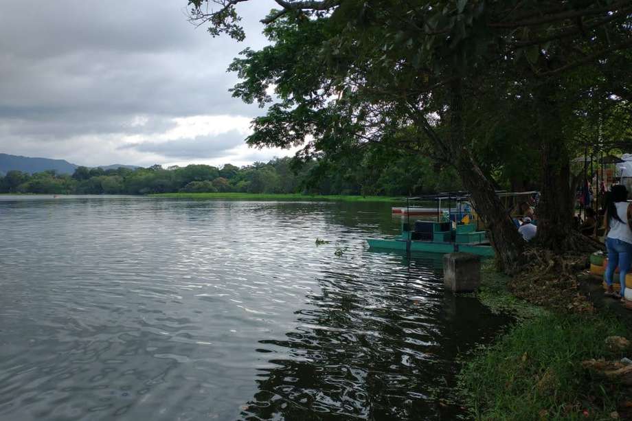 La Charca de Guarinocito es un sistema de ciénaga en el río Magdalena.