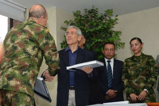 Fuerzas Militares entregan a la Comisión de la Verdad primer informe sobre Farc