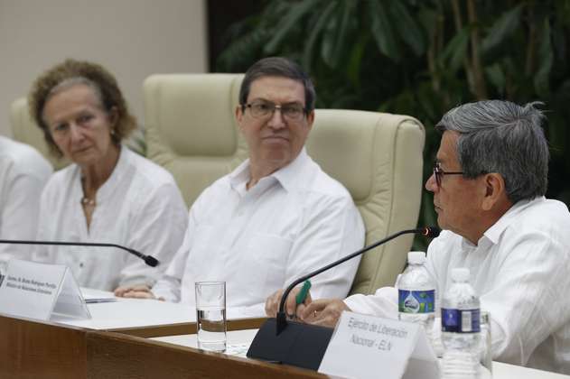 Gobierno y ELN aplazan reunión extraordinaria en Caracas: ¿qué ocurrió?