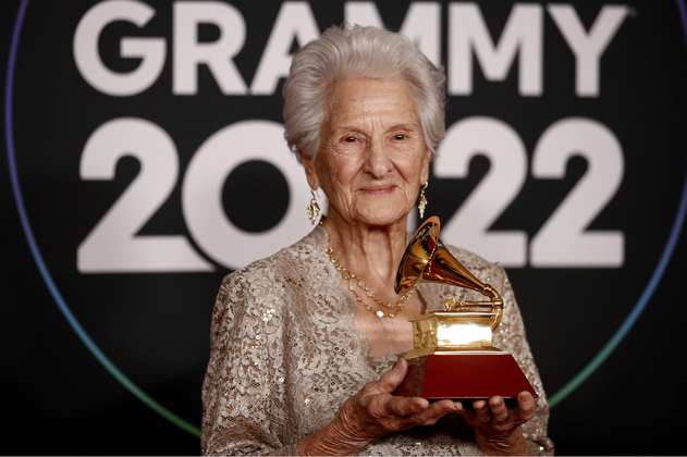 La historia de Ángela Álvarez, la abuela que ganó un Latin Grammy a sus 95 años