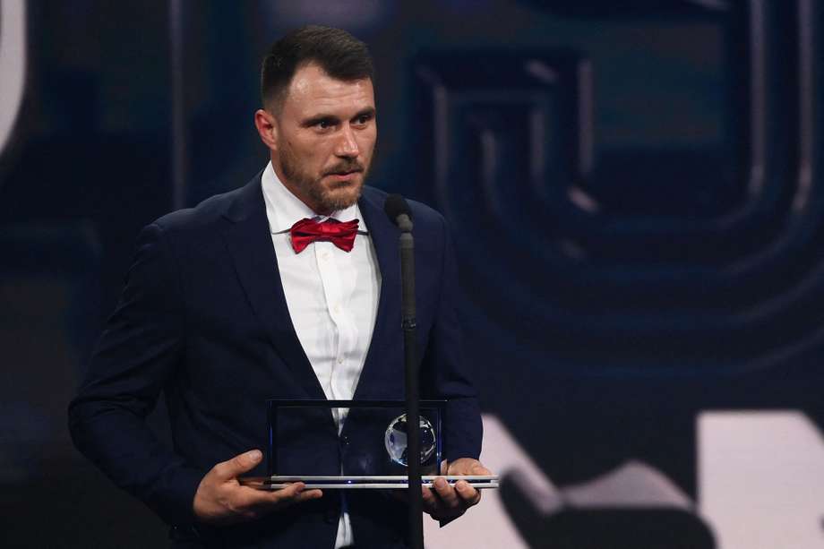 El polaco Marcin Oleksy fue galardonado con el Premio Puskas al mejor gol del año en los premios The Best.