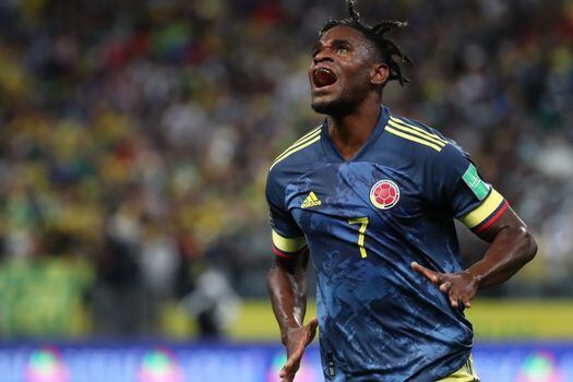 El delantero colombiano Duván Zapata tuvo una buena actuación en la primera parte, pero fue sustituido en el complemento, en la derrota ante Brasil.