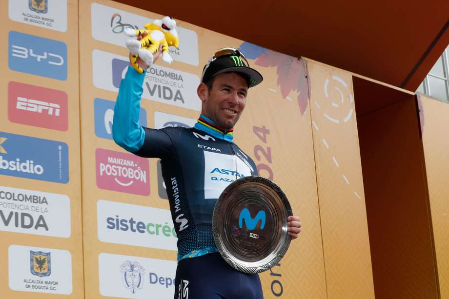 AMDEP6801. ZIPAQUIRÁ (COLOMBIA), 09/02/2024.- El corredor británico Mark Cavendish de Astana celebra en el podio al ganar la cuarta etapa la carrera ciclística Tour Colombia 2024 en Zipaquirá (Colombia). EFE Carlos Ortega
