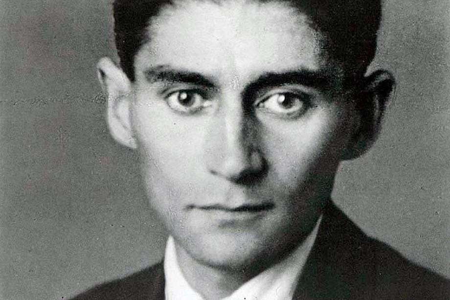 “No desesperes, ni siquiera por el hecho de que no desesperas. Cuando todo parece terminado, surgen nuevas fuerzas. Esto significa que vives”, decía Franz Kafka.
