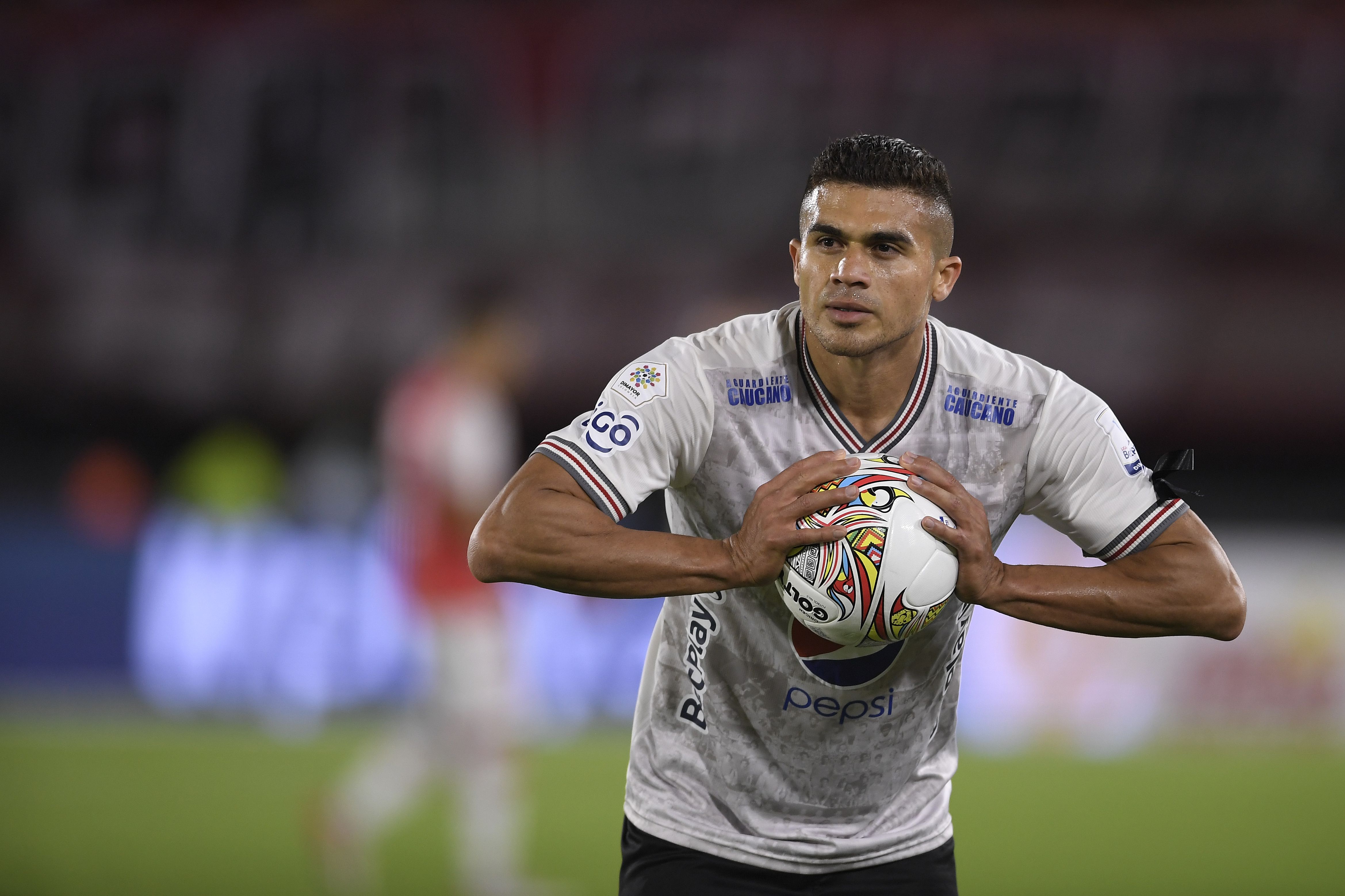 Futbolista colombiano, centro campista del América de Cali, en el partido ante Santa Fe por la quinta fecha de la Liga Betplay 2022-II.