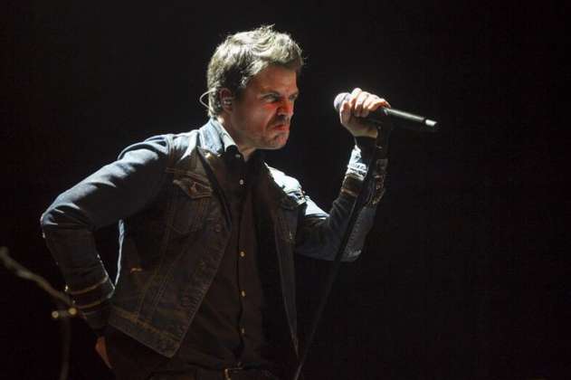 Dani Martín, de España, se une a Juanes para cantar "Los huesos"
