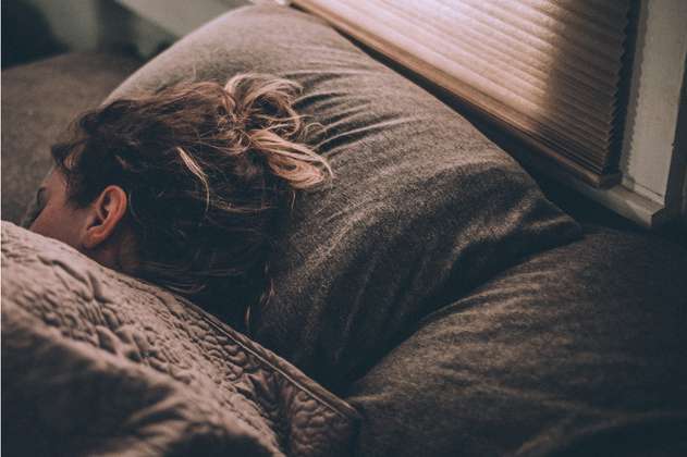 Dejemos de normalizar dormir mal: ¿Cómo afecta el desempeño diario?