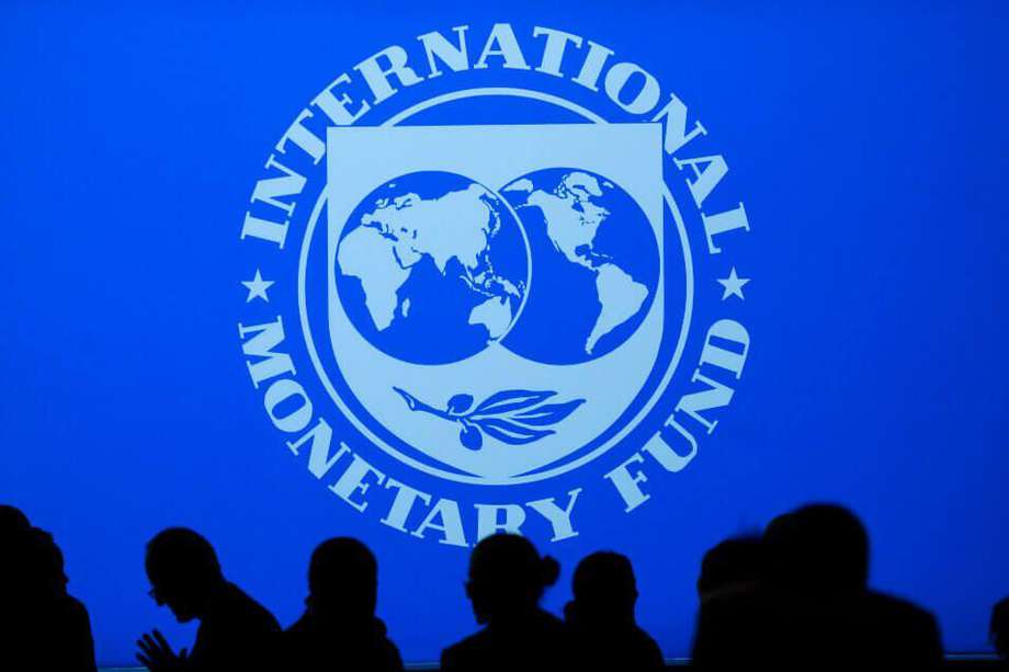 El FMI indicó que la economía global continuará frenándose en 2023 y solo crecerá el 2,8 % este año y el 3 % el que viene; unas cifras históricamente muy bajas, que, según el Fondo, en ningún caso suponen una recesión. / Archivo