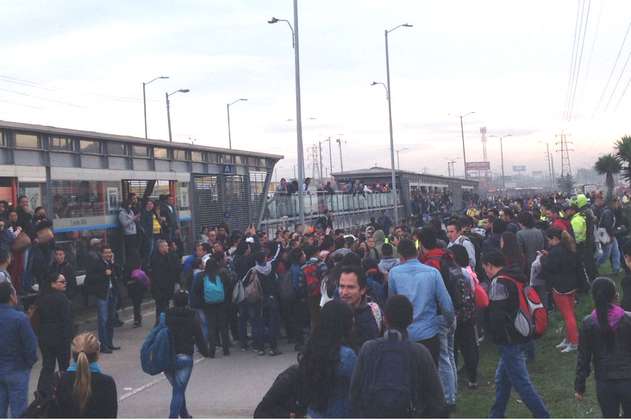 20 estaciones cerradas y 17 buses atacados, balance de bloqueos en Transmilenio