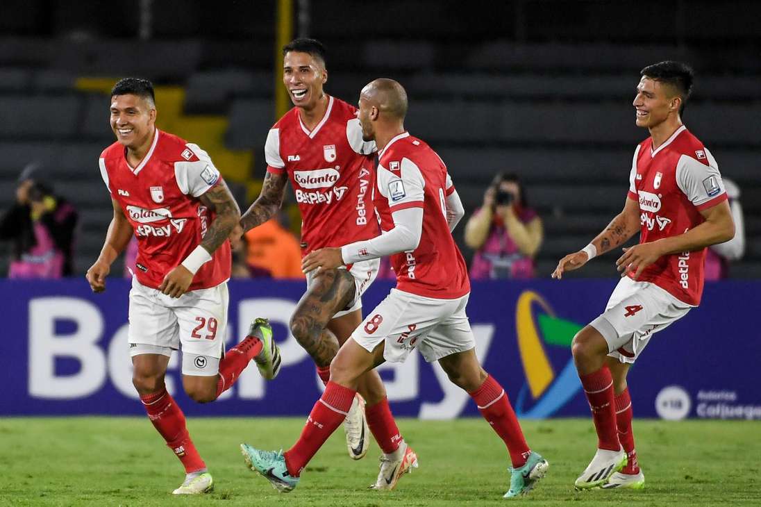 Independiente Santa Fe goleó a Junior en Bogotá.