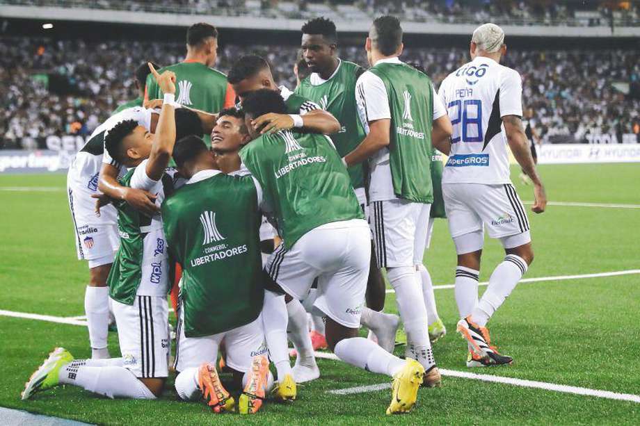 Los jugadores de Junior de Barranquilla celebran en Río de Janeiro su triunfo en la primera fecha de la Copa Libertadores. / EFE