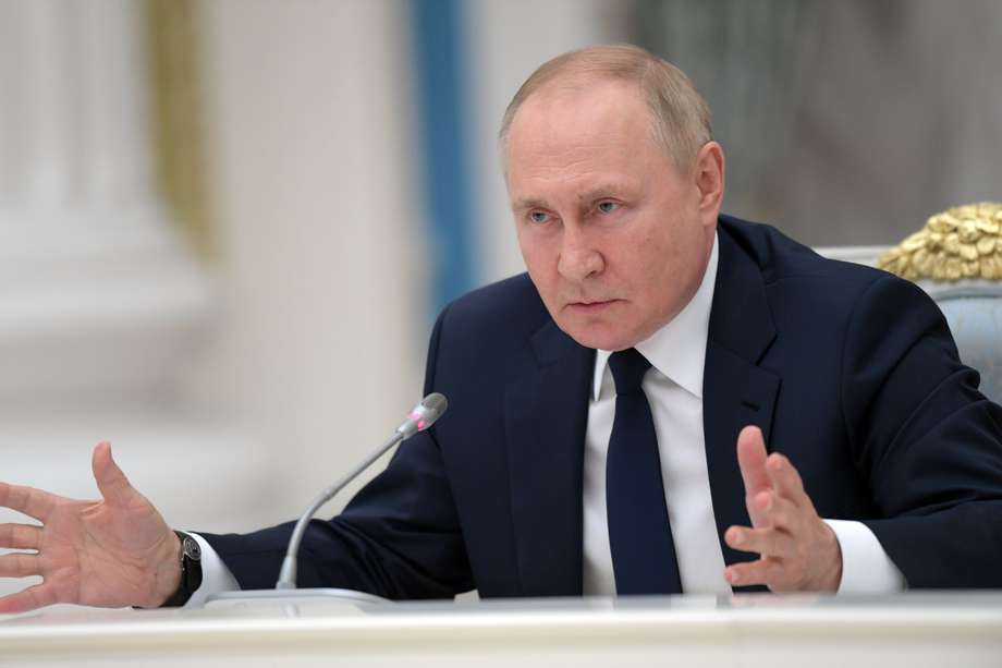 Los “ciudadanos de Ucrania (...) disponen del derecho de pedir la ciudadanía de la Federación Rusa según el procedimiento simplificado”, indica un decreto del presidente Vladimir Putin publicado recientemente.