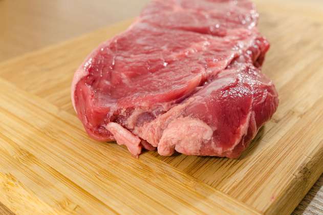 Proponen un impuesto a la carne de res para reducir su huella de carbono