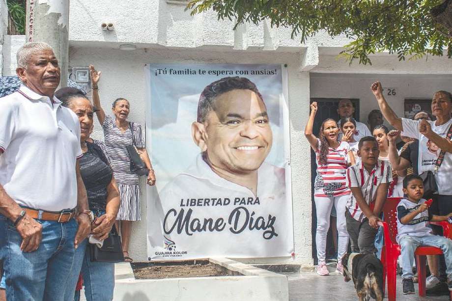  Fotografía de un cartel que pide la liberación de Luis Manuel Díaz, padre del jugador colombiano Luis Díaz, hoy, en Barrancas. EFE/ Ricardo Maldonado Rozo
