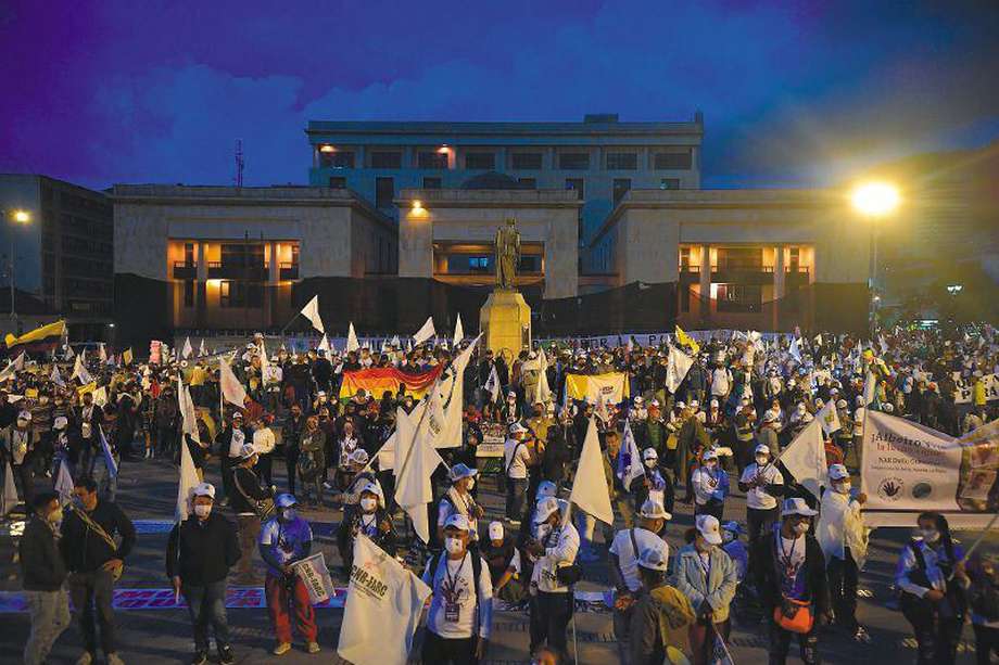 El 1° de noviembre de 2020, casi 2.000 excombatientes de distintas regiones llegaron a Bogotá para rechazar los asesinatos contra los firmantes de la paz.
