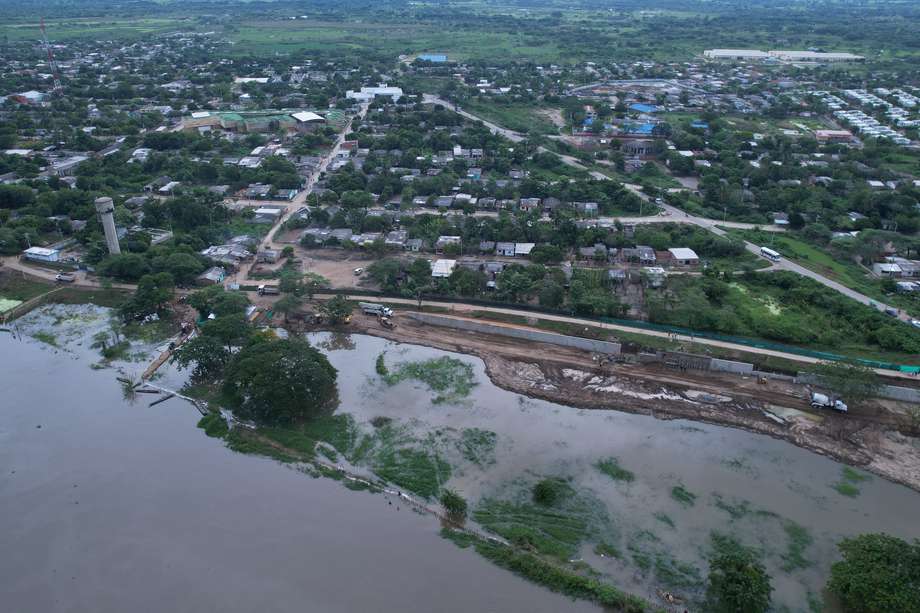 Obras de contención para evitar inundaciones por desbordamientos del Canal del Dique. 