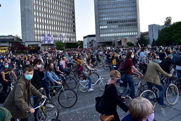La protesta en bicicleta que organizaron en Eslovenia en contra del primer ministro