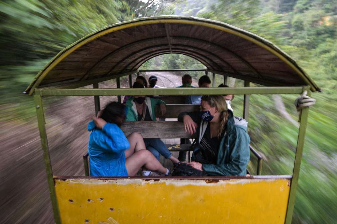 Tobia cuenta con una amplia oferta de atractivos de turismo de naturaleza y aventura, además, el aroma a caña puede acompañar su recorrido en el tren turístico que lo lleva hasta uno de los trapiches del municipio de Cundinamarca.