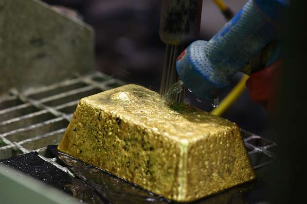 Oro sube a máximo de 2017, superó los US$1.320