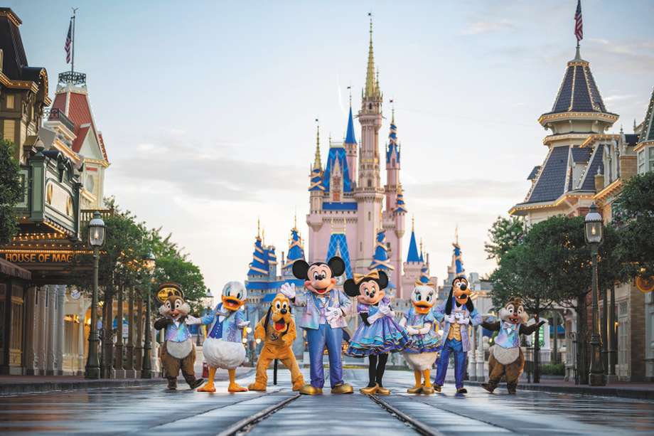Mickey Mouse y Minnie Mouse son los anfitriones de la "Celebración más mágica del mundo", en honor al aniversario 50 de Walt Disney World Resort.