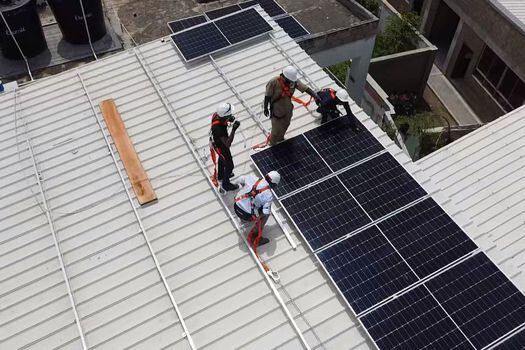 Estos paneles solares recibirán luz solar por más de 7 horas al día.