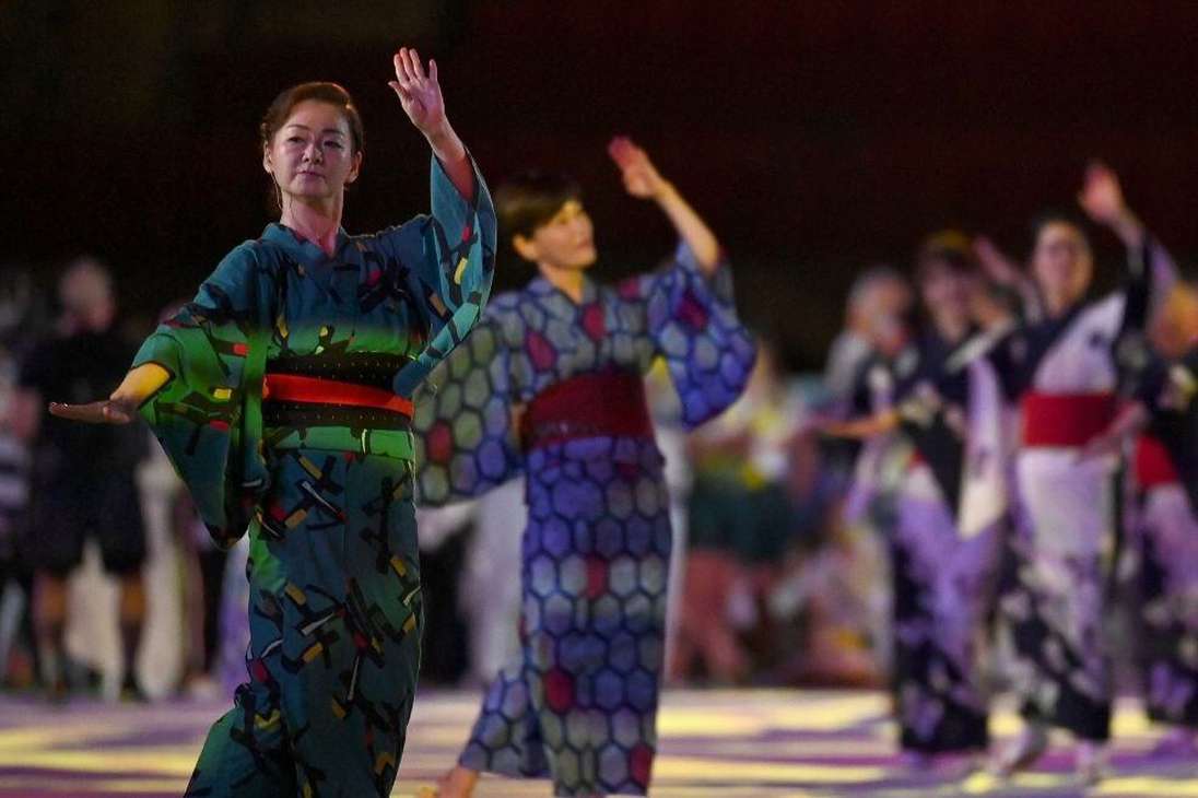 Tras los sonidos del Taiko, Japón dio una muestra de su cultura a través de sus danzas y músicas típicas.