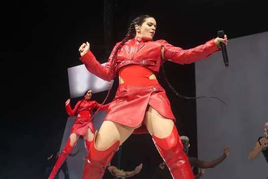 El traje que utilizó Rosalía en su última gira, "Motomami", fue un diseño hecho por el australiano Dion Lee.