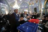 Los iraníes votan en unas elecciones en las que no se esperan cambios reales