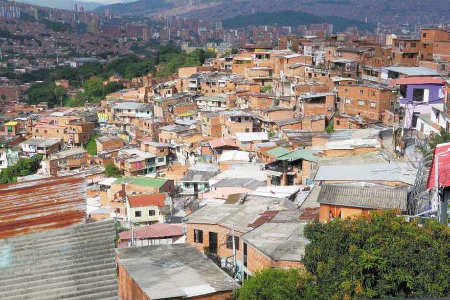 Comuna 13 en Medellín, afectada por la violencia de las bandas desde hace décadas.