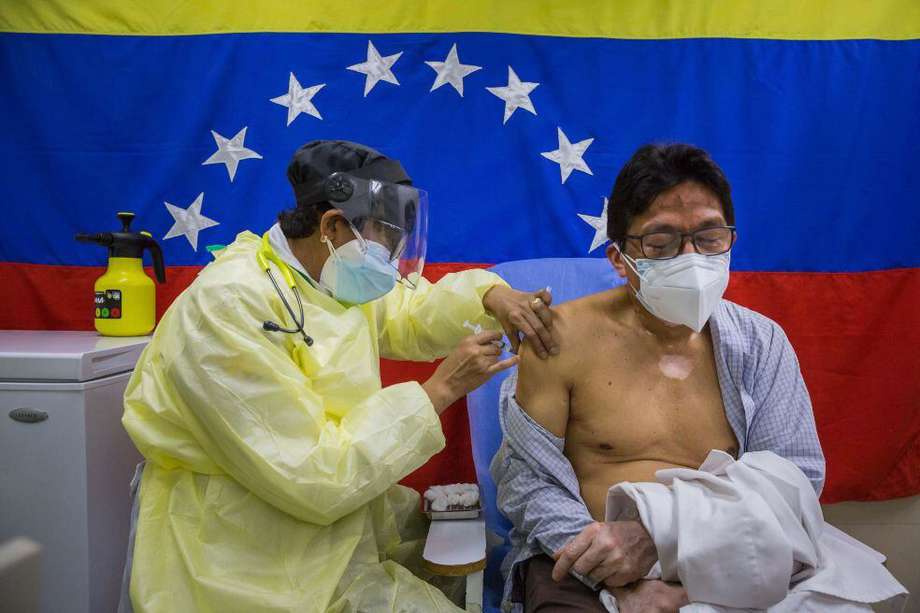 El contagio de coronavirus en Venezuela, mientras el gobierno sigue sin una estrategia clara de vacunación. 