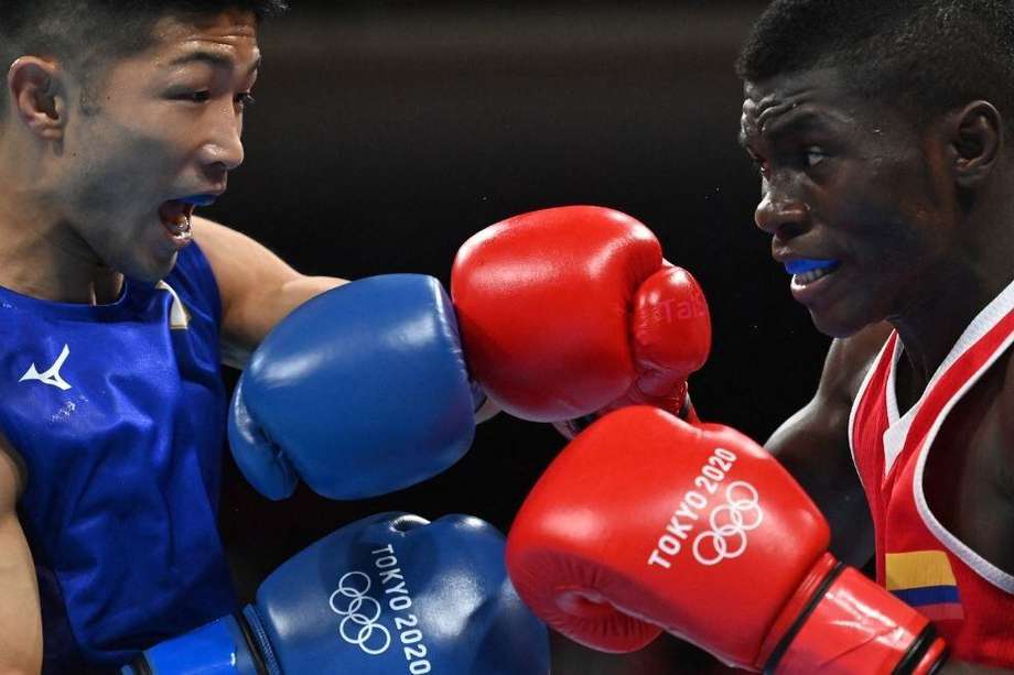 Yuberjen Martínez en su pelea por los cuartos de final del boxeo peso mosca en los Juegos Olímpicos de Tokio 2020.