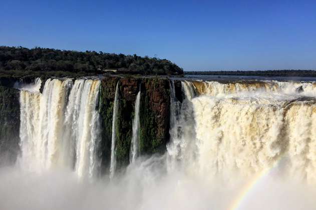 Autoridades cerraron circuito Garganta del Diablo en Iguazú por creciente del río