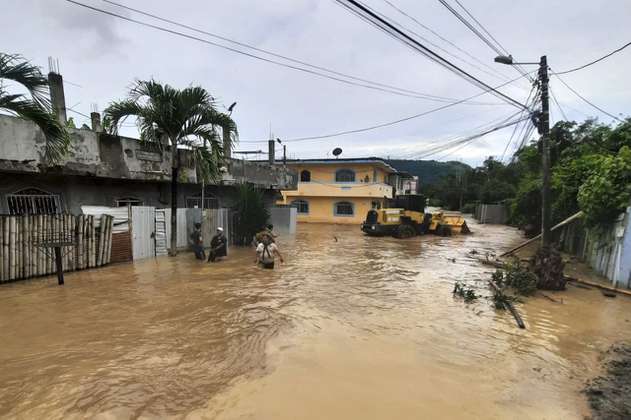 Inundaciones en Ecuador provocan la evacuación de, al menos, 500 personas