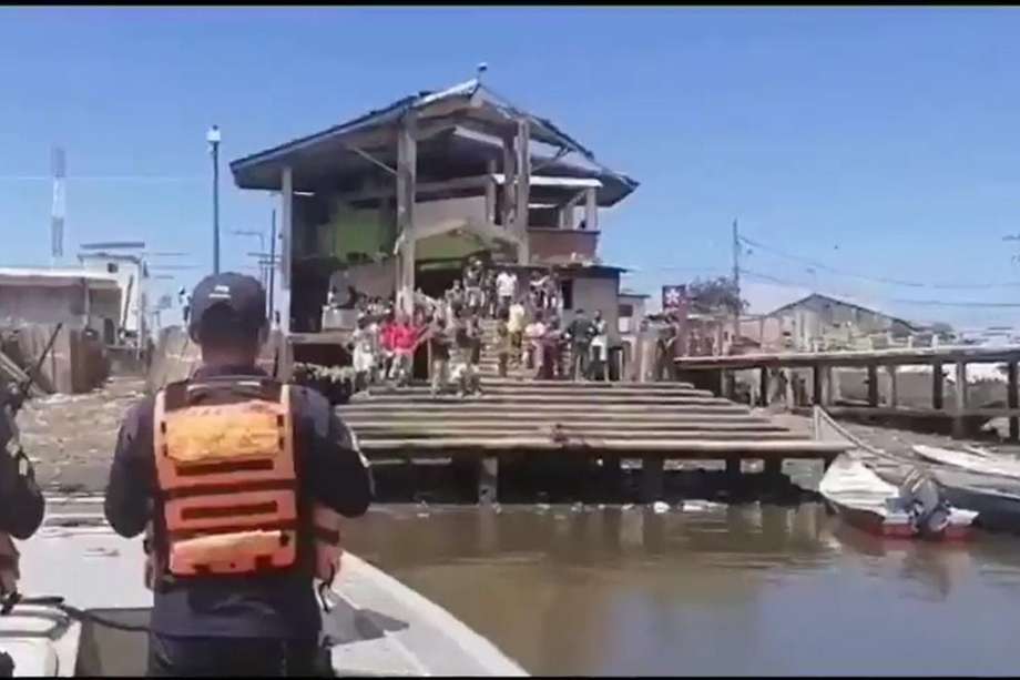 Al menos 50 personas se movilizaban en las dos embarcaciones hacia una fiesta en la vereda San José del Guayabo, Tumaco (Nariño). 