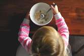 Informe asegura que Nestlé agrega azúcar a productos para niños en los países más pobres