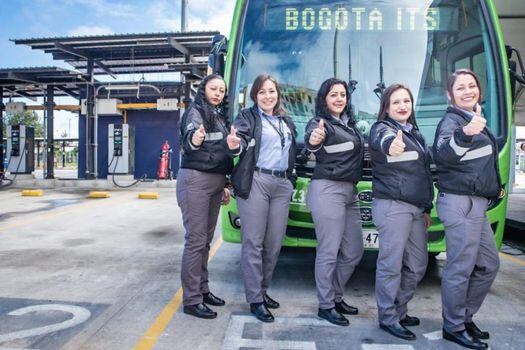 Las mujeres interesadas en ser conductoras de 'La Rolita' deben tener al menos un año de experiencia conduciendo vehículos de transporte público.